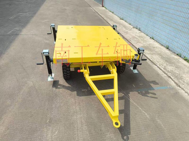 1.5吨轻型三亿在线登录-三亿(中国)带折叠支腿