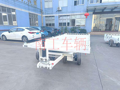 8吨骨架式牵引三亿(中国)带小框白色4I.jpg