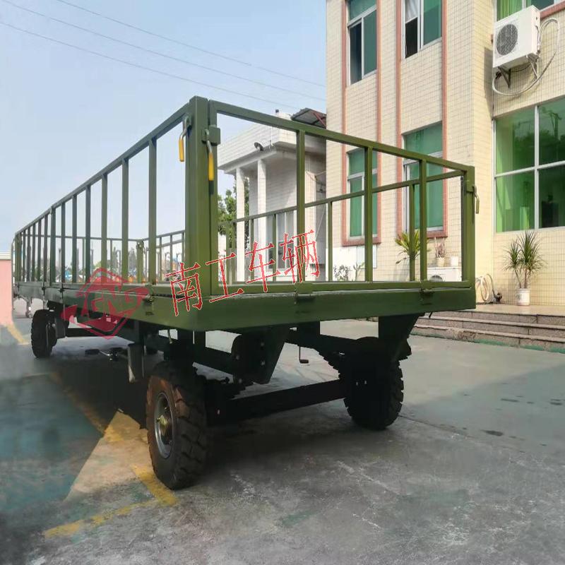 5吨护栏三亿(中国) 全挂底盘拖车 军绿色
