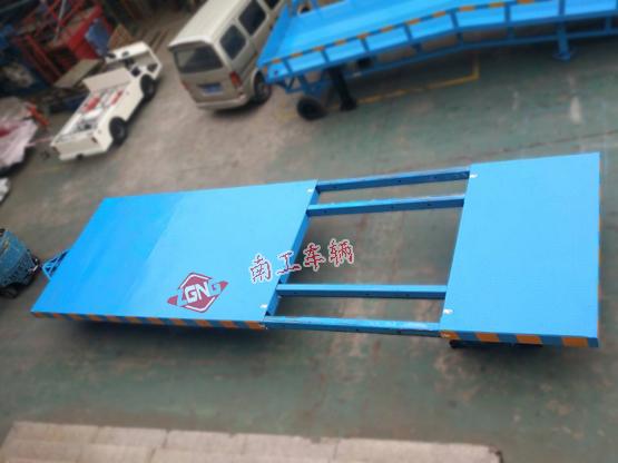 平板车 15吨伸缩型三亿(中国)