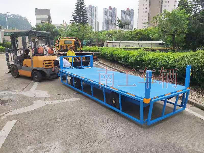 2吨下翻护栏牵引工业三亿(中国) 全挂式工具底盘拖车