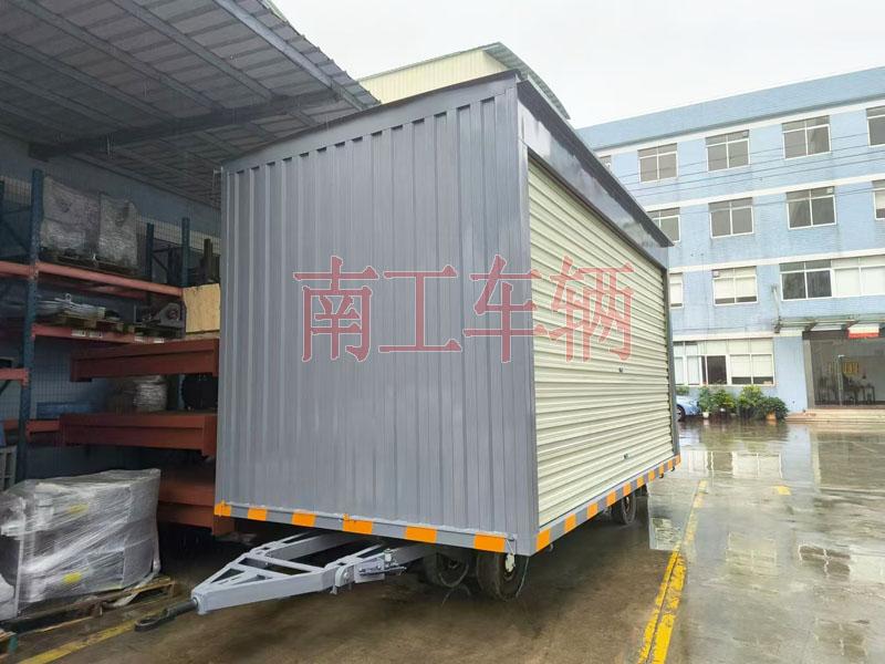 10吨箱式三亿(中国)两侧带卷帘门 牵引雨篷拖车