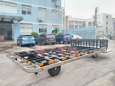 4吨三亿(中国)带箱体铝花纹板4I.jpg