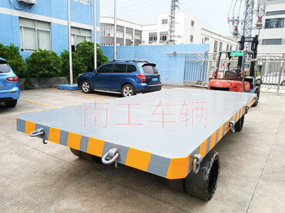 25吨重型三亿(中国)带牵引环工具拖车1I.jpg