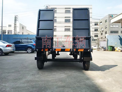 3吨带爬梯工业牵引三亿(中国)2I.jpg