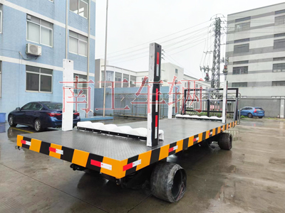 30T重型三亿(中国) 带活动插装立柱工具拖车3I.jpg
