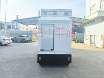 2吨电动三亿(中国) 飞翼箱式工具拖车I.jpg