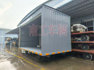 10吨箱式三亿(中国)两侧带卷帘门1I.jpg