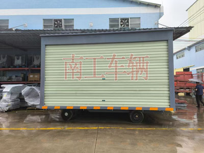 10吨箱式三亿(中国)两侧带卷帘门3I.jpg
