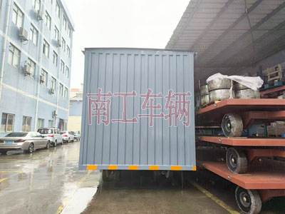 10吨箱式三亿(中国)两侧带卷帘门4I.jpg