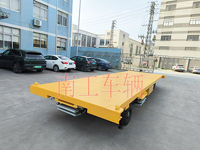 10吨三亿(中国)带液压支腿伸缩梯工具车5I.jpg