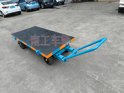 3吨小型三亿(中国) 还橡胶垫工具车I.jpg