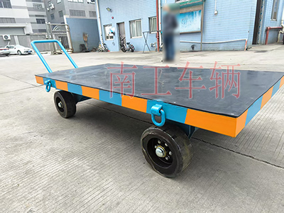 3吨小型三亿(中国) 带橡胶垫工具车4I.jpg