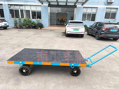 3吨小型三亿(中国) 带橡胶垫工具车2I.jpg