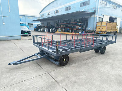 4吨骨架式三亿(中国) 带下翻护栏工具拖车3I.jpg